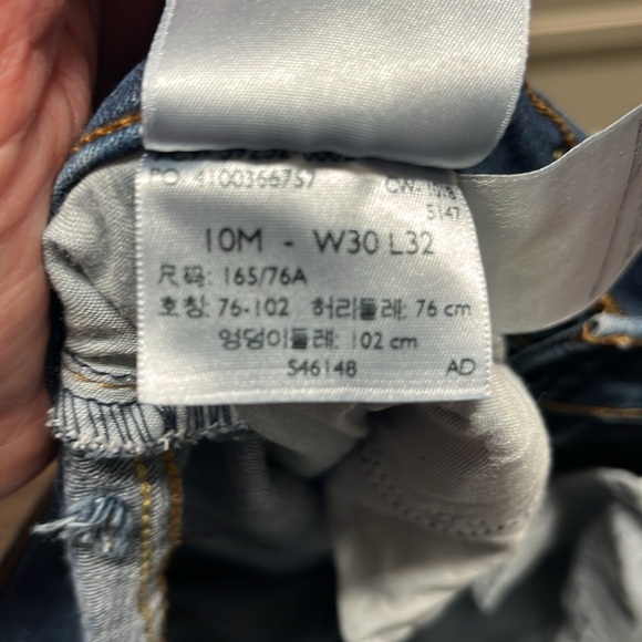 Levi's Dark Blue Classic Boot Size 30 gold stitch on pockets - Picture 5 of 5